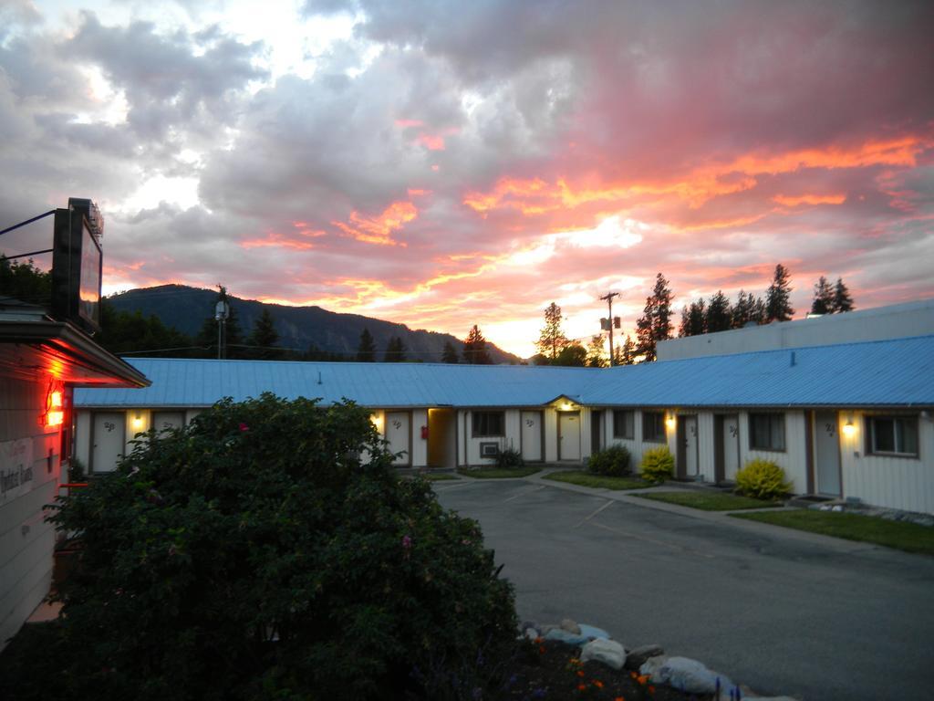 Falls MotelThompson Falls エクステリア 写真