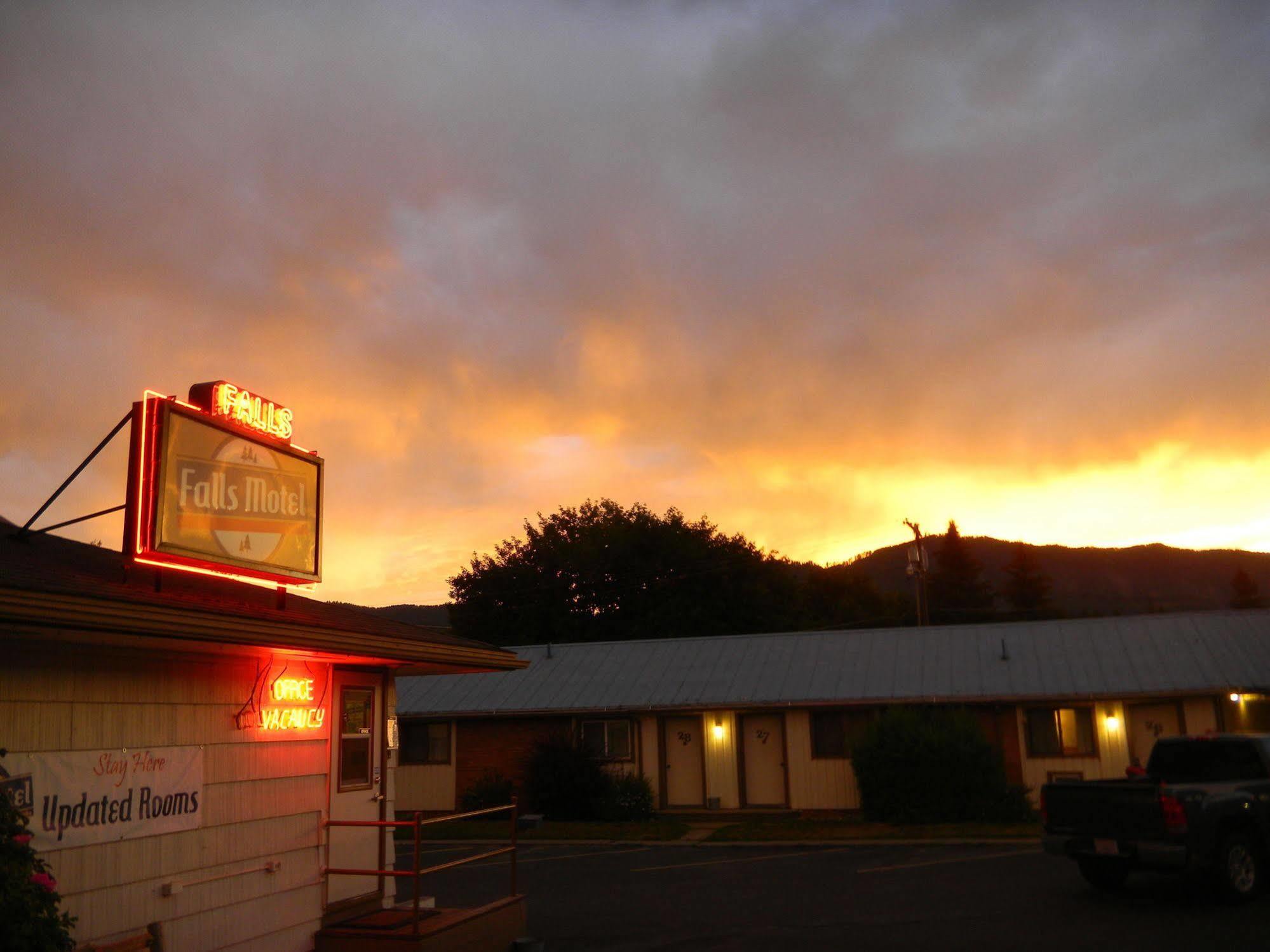 Falls MotelThompson Falls エクステリア 写真